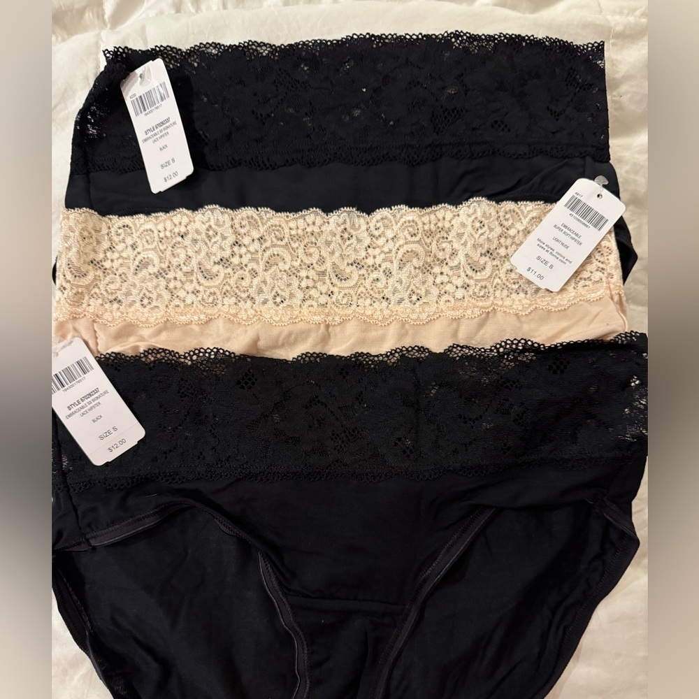 Elegant Black and Cream Lace Panty Set NEW